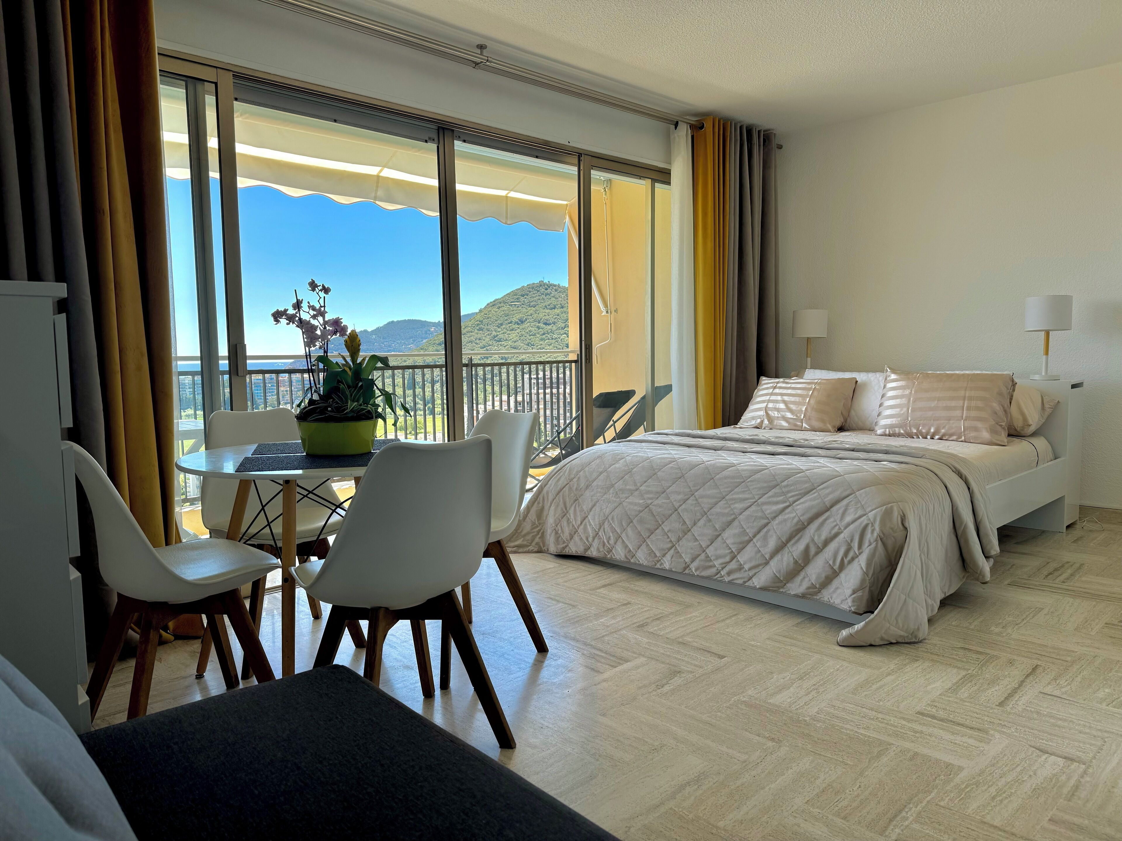 Premium bedding, in-room safe, blackout drapes, iron/ironing board