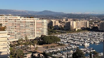 Family Studio, Balcony, Mountain View | Exterior