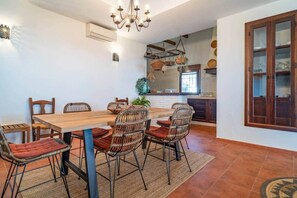 Dining - Casa Antonia Superb villa with pool, Algarrobo (Arenas)