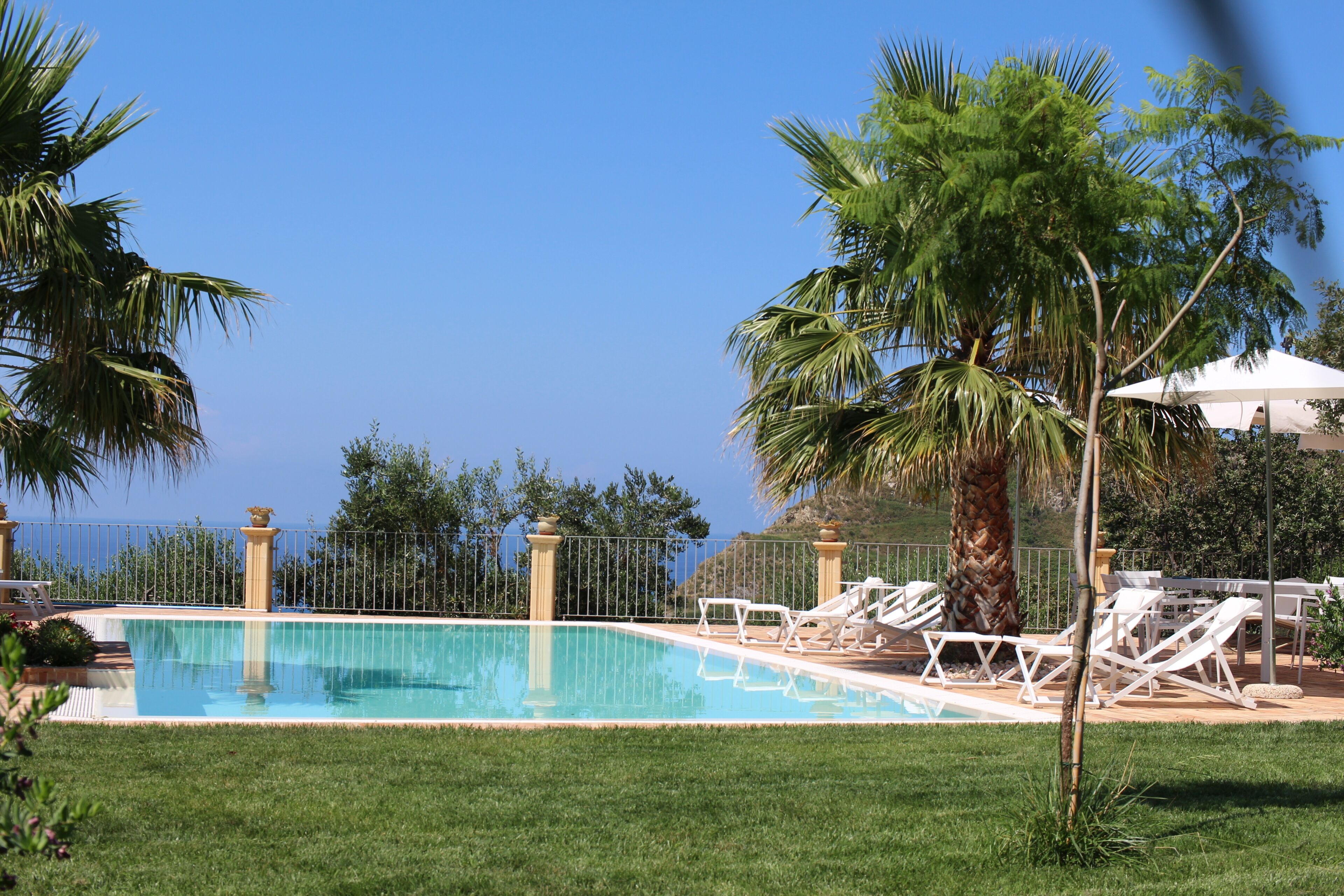 Premium Triple Room Magnolia, Garden View | Vue de la chambre