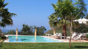 Premium Triple Room Magnolia, Garden View | Vue de la chambre