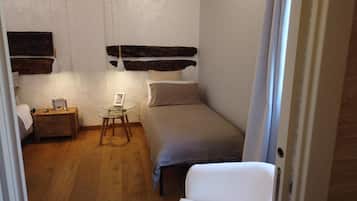 Tripla Premium Magnolia , vista giardino | Desk, laptop workspace, free WiFi