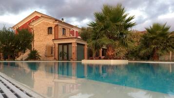 Premium Triple Room Magnolia, Garden View | Ausblick vom Zimmer