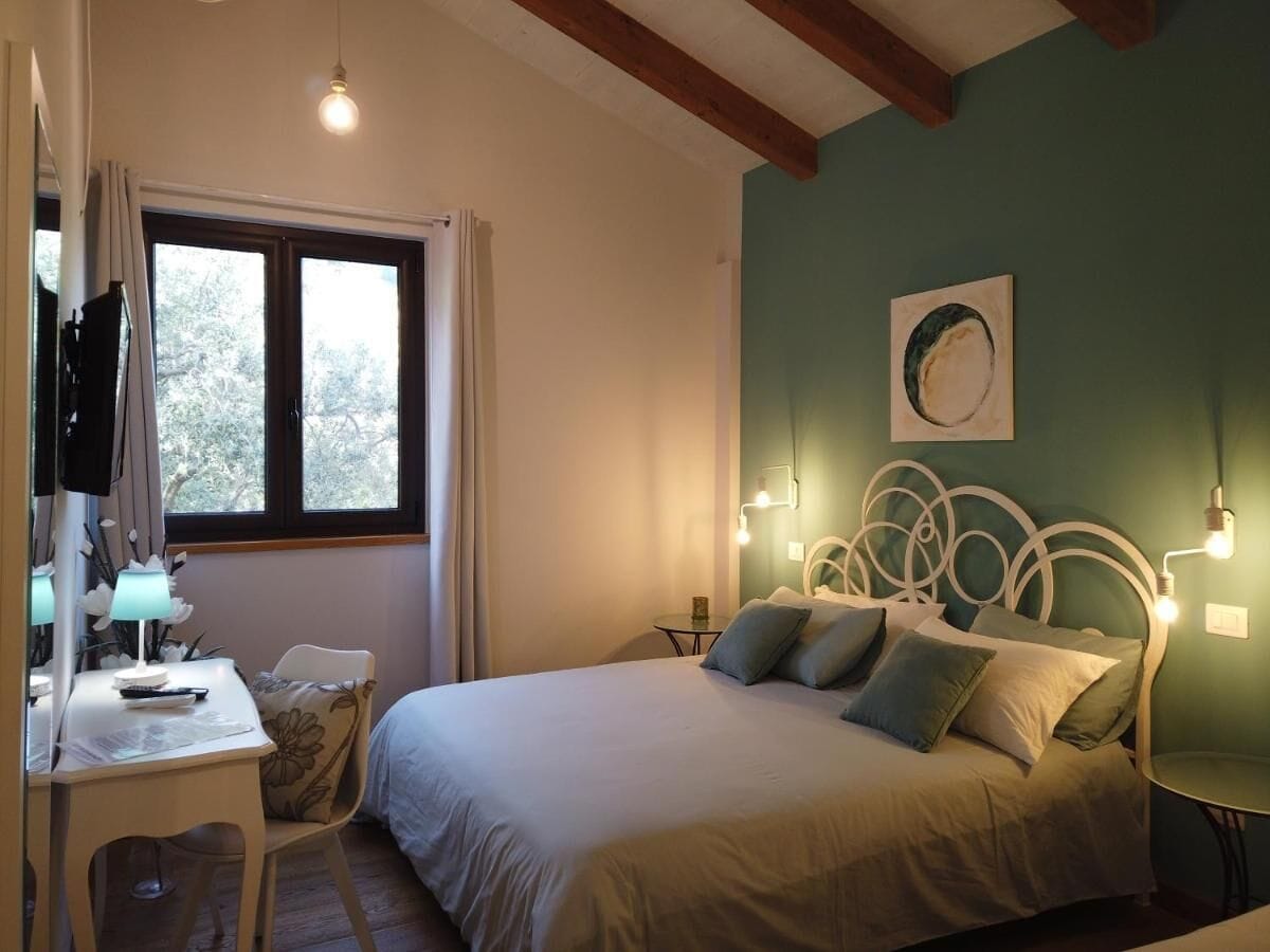 Desk, laptop workspace, free WiFi