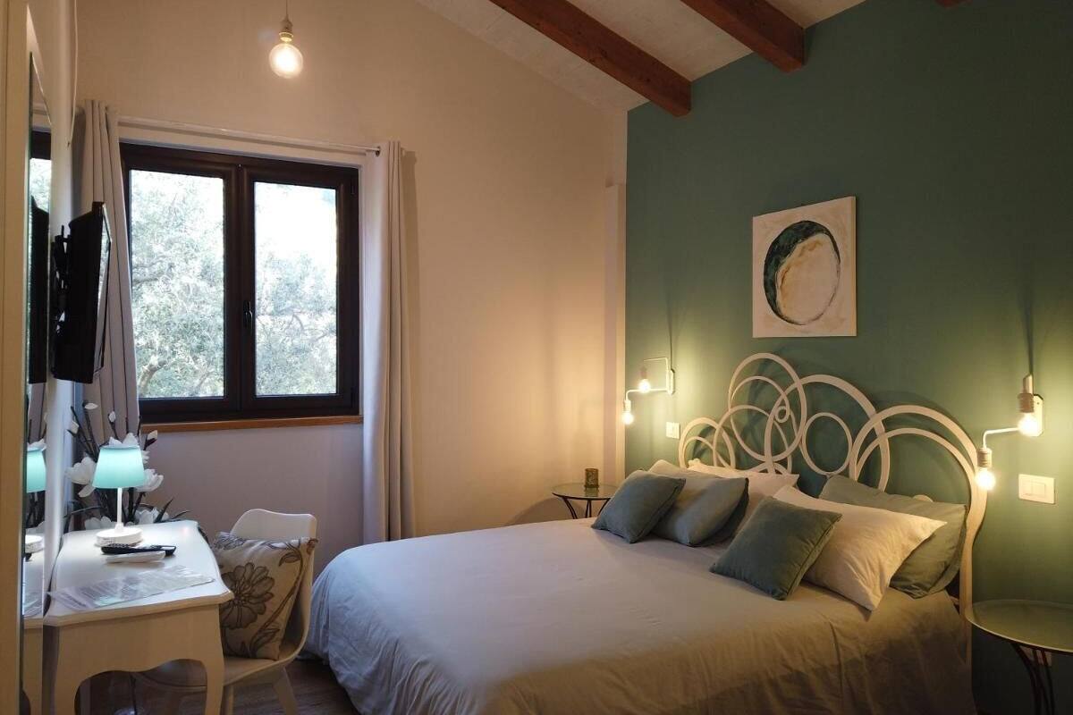 Standard Triple Room Superba | 고급 침구, 오리/거위털 이불, 메모리폼 침대, 책상