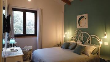 Desk, laptop workspace, free WiFi