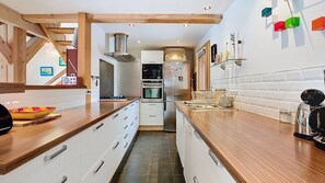 Coffee/tea maker, fridge, microwave, oven - 2 CHALET - Spacieux chalet au calme (Praz-sur-Arly)
