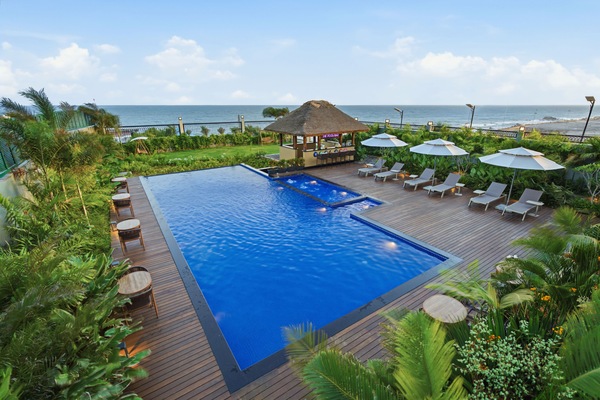 Outdoor pool, open 7:00 AM to 8:00 PM, pool umbrellas, pool loungers