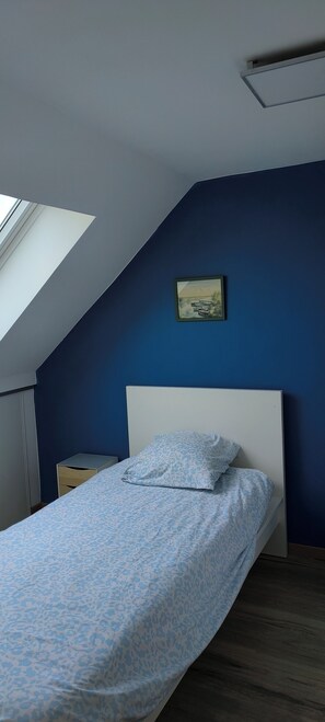 WiFi, bed sheets - Bright, cozy apartment close to all amenities. (Saint-Nazaire)