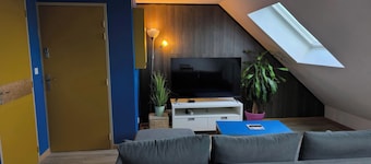 Bright, cozy apartment close to all amenities.