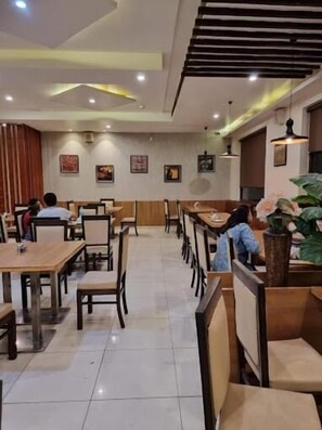 Dining - Hotel President Chintpurni (Chintpurni)