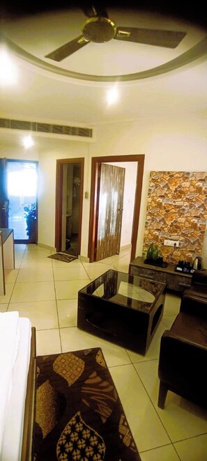 Triple Room | Desk, laptop workspace, free WiFi - Hotel President Chintpurni (Chintpurni)