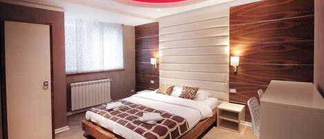 Fer et planche à repasser, accès Internet, draps fournis