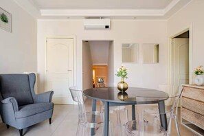 Unclassified image, 5 of 32, button - Elegant downtown apartment with two bathrooms (Catania)