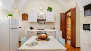 Fridge, microwave, oven, stovetop - Your Refuge, Relaxation and Comfort in the Center (Catania)