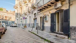 Exterior detail - Your Refuge, Relaxation and Comfort in the Center (Catania)