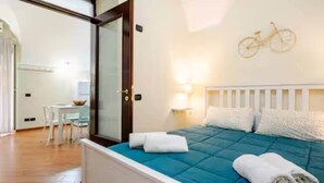 2 bedrooms, in-room safe, iron/ironing board, WiFi - Your Refuge, Relaxation and Comfort in the Center (Catania)