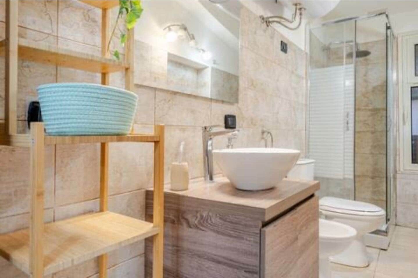 Dusche, Haartrockner, Bidet