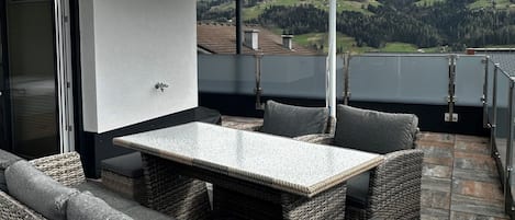Comfort Apartment, 2 Bedrooms, Mountain View | Outdoor dining