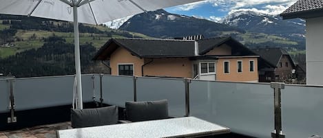 Departamento Confort, 2 habitaciones, vista a la montaña | Restaurante al aire libre