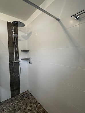Comfort Apartment, 2 Bedrooms, Mountain View | Bilik Mandi
