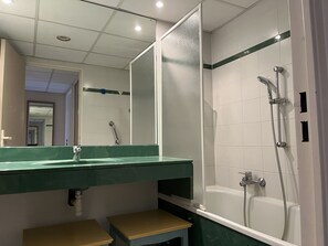Hair dryer, towels - Cap Hermès, 4th floor with magnificent harbor view, sleeps 4, air conditioning, swimming pool, Wi-Fi, parking (Fréjus)