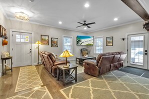Lobby - Monthly / Seasonal Spacious Chalet in EVL Village (Ellicottville)