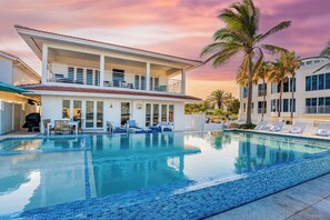 Pool - Rate Discounts! Beachfront Home, Pool + Ocean Views | Beach Haven by AvantStay (Fort Lauderdale)