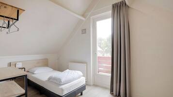 Silitysrauta/-lauta, Wi-Fi, vuodevaatteet