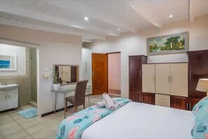 Comfort House, Beach View | Iron/ironing board, free WiFi