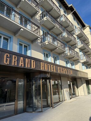 Exterior detail - Grand Hotel Ampezzo (Cortina d'Ampezzo)