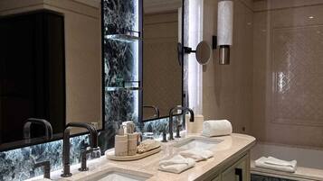 Royal-Suite, Bergblick | Badezimmer