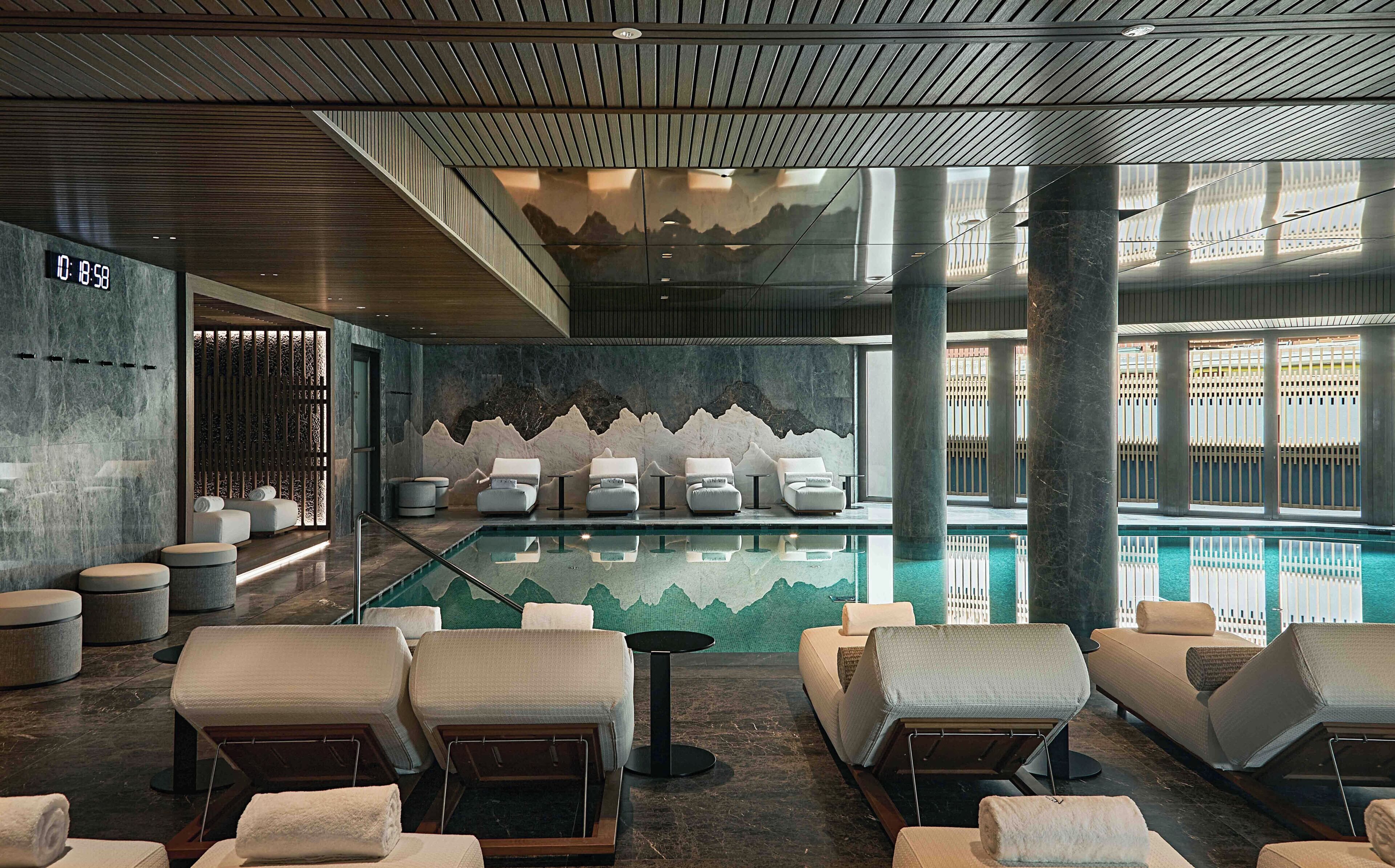 Indoor pool, sun loungers