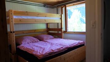 2 chambres, coffres-forts dans les chambres, fer et planche Ă repasser