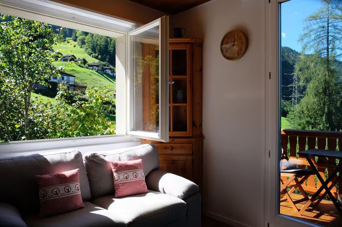 TV connectée, cheminée, jeux vidéo, lecteur de DVD