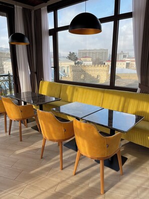 Tägliches inbegriffenes Frühstücksbuffet