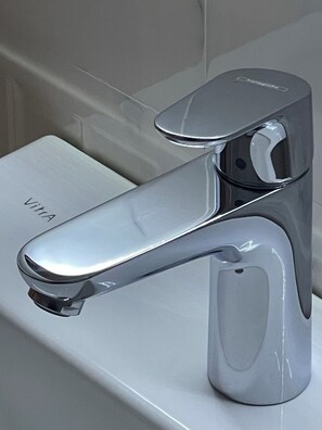 Free toiletries, hair dryer, slippers, bidet - Seven Beauty Hotel Baku (Baku)