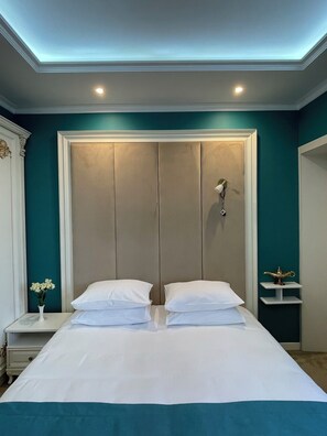 Family Quadruple Room, Courtyard View | Premium bedding, Select Comfort beds, minibar, in-room safe - Seven Beauty Hotel Baku (Baku)