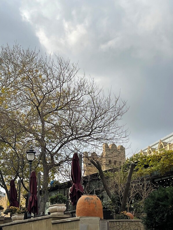 View from property - Seven Beauty Hotel Baku (Baku)