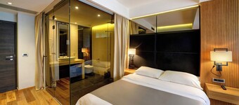 Premium Room in Strong Center of Belgrade with Private Garage