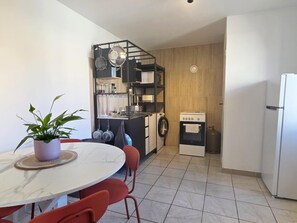 Dining - Gite based in an award winning village. Family friendly and Pets welcome! (Chambon-sur-Voueize)