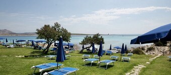 Elegant 19 sq m room featuring a double bed or two single beds and a private bathroom with shower, bidet, and hairdryer. The room also features an outdoor space with a sea view, a patio or terrace, furnished with a table and chairs. Breakfast is included