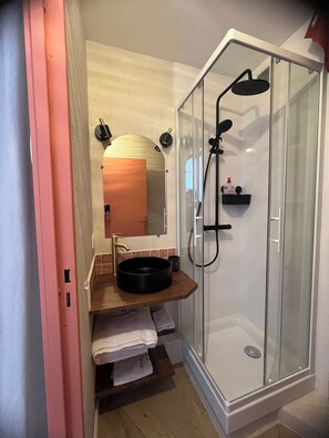 Shower, hair dryer, towels, soap - Cosy studio, pool, parking-5min Arcachon beach (Arcachon)