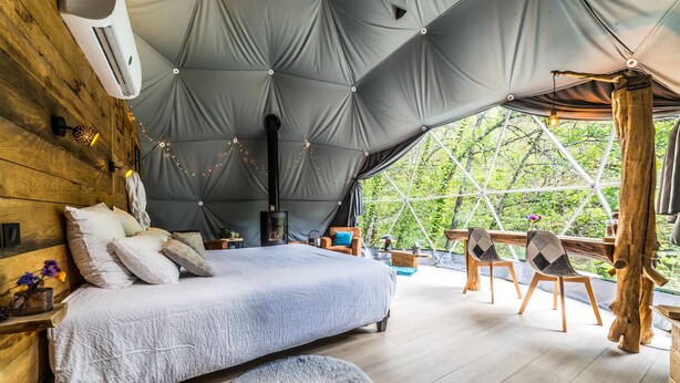 Unclassified image, 1 of 13, button - Dome & hot tub – Romantic stay in Dordogne (La Dornac)
