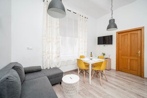 Dining - Łódź Legionów Apartment M1 - Parking, Top Location (Łódź)