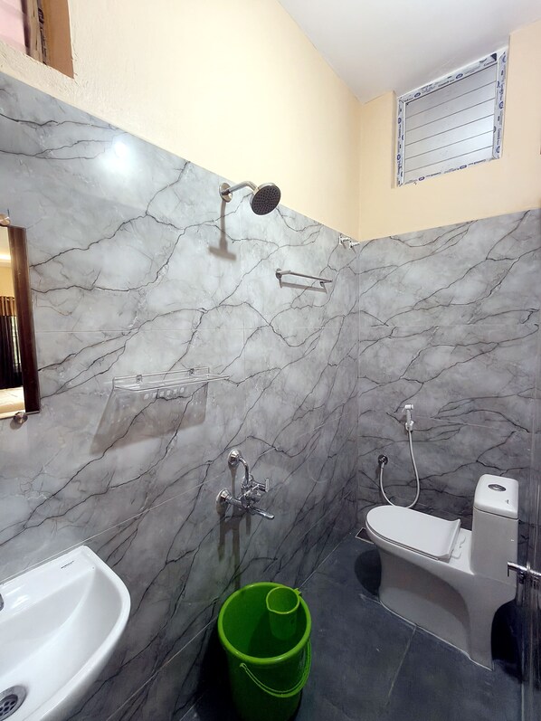 Superior Double Room | Bathroom