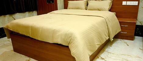 Chambre supérieure double | Draps en coton égyptien, literie de qualité, bureau