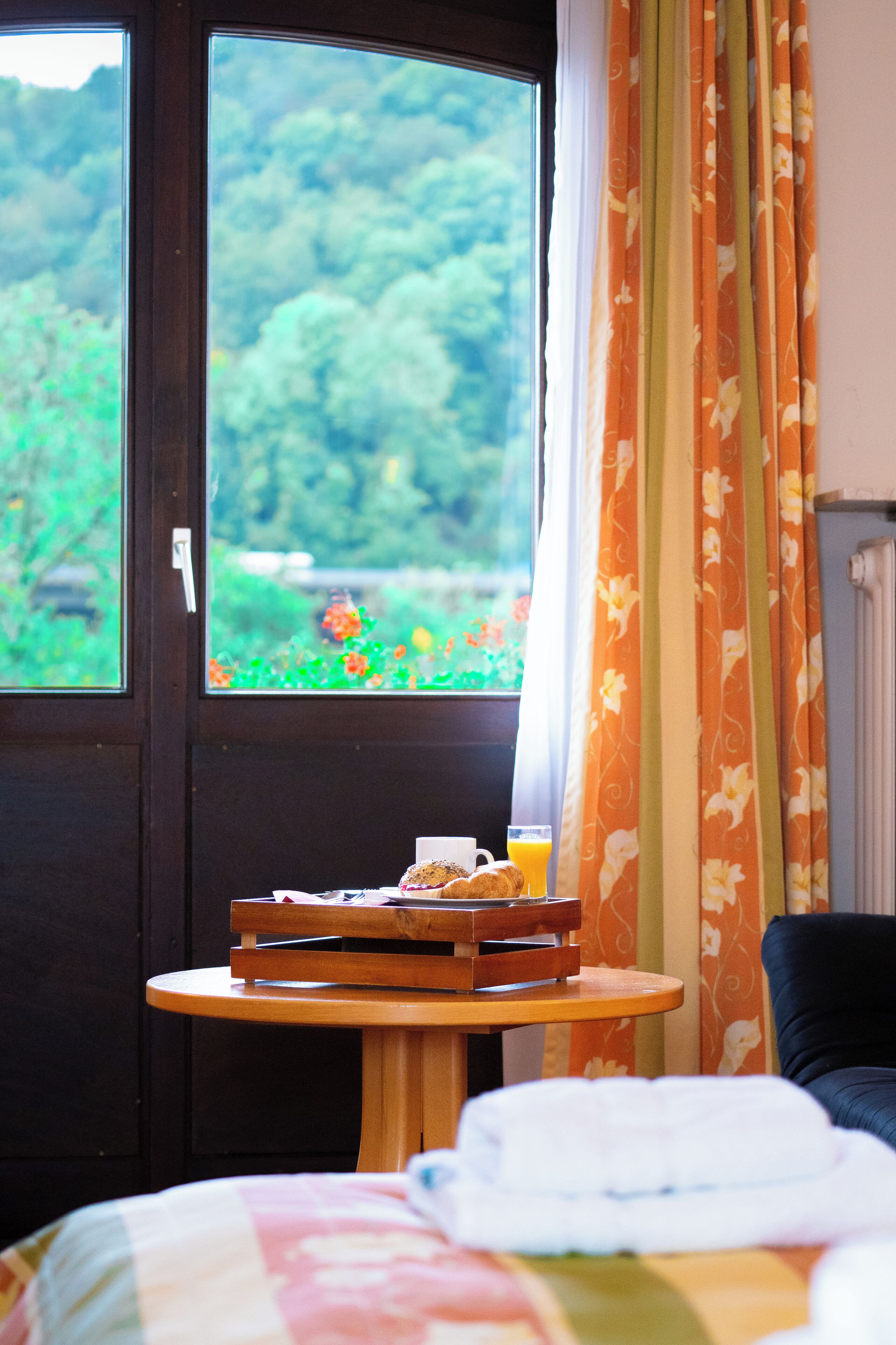 Comfort-Doppelzimmer, Balkon, Flussblick | Laptopgeeigneter Arbeitsplatz, kostenloses WLAN