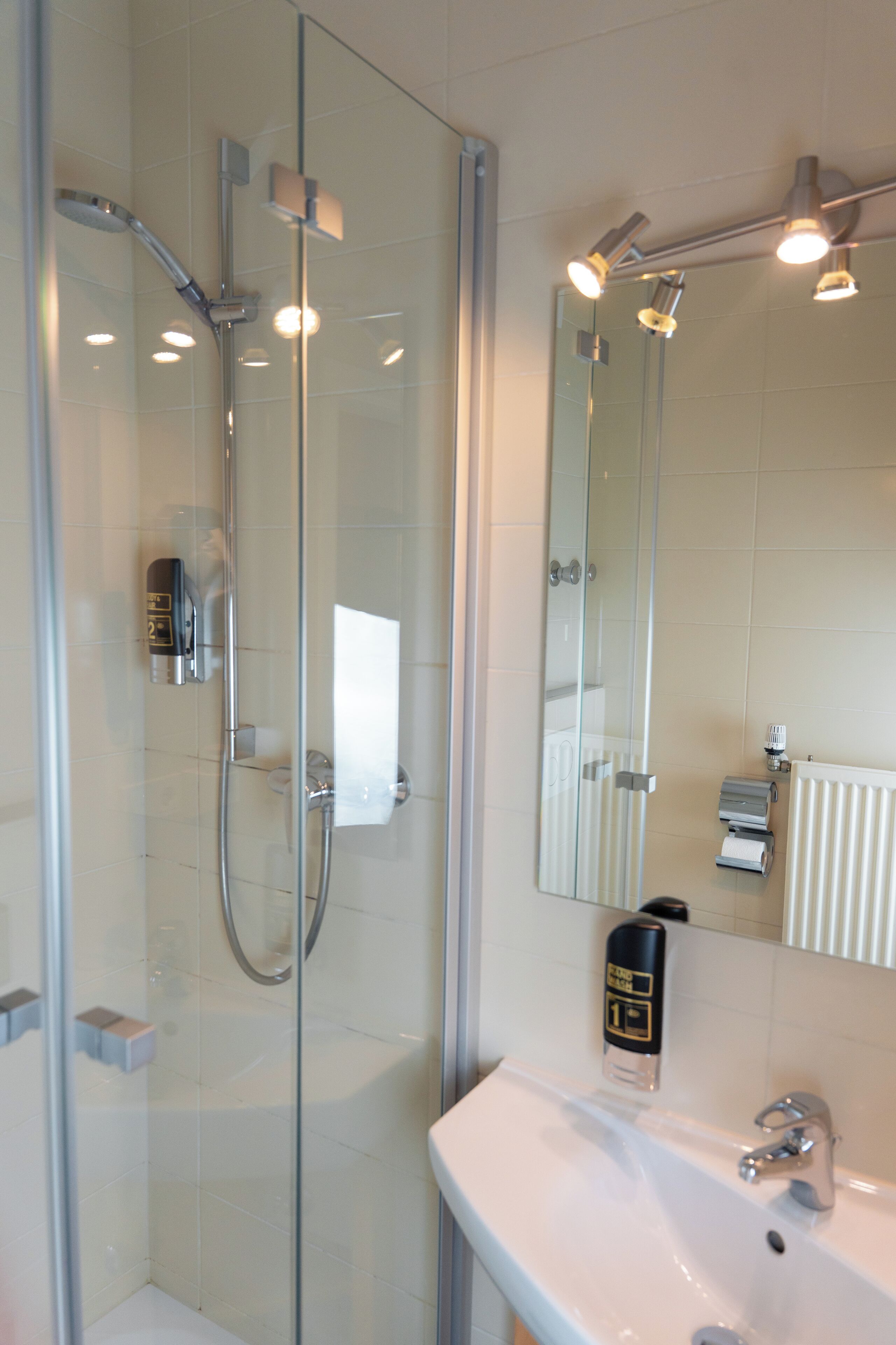 Standard-Einzelzimmer | Badezimmer | Dusche, Haartrockner, Handtücher, Seife