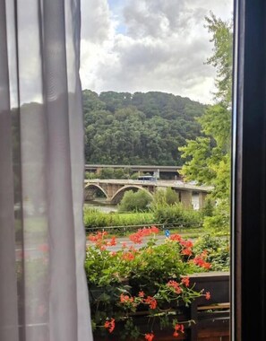 Habitación Confort doble, balcón, vistas al río | Interior